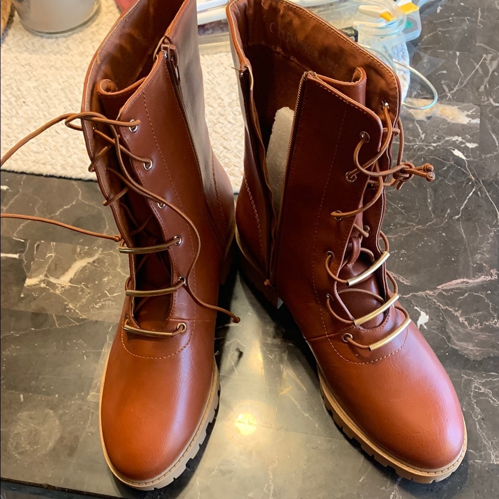 Brown Lace-Up Boots with Classic Silhouette